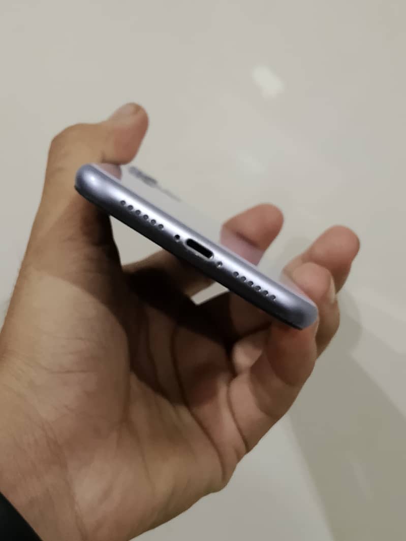 Apple iPhone 11 3