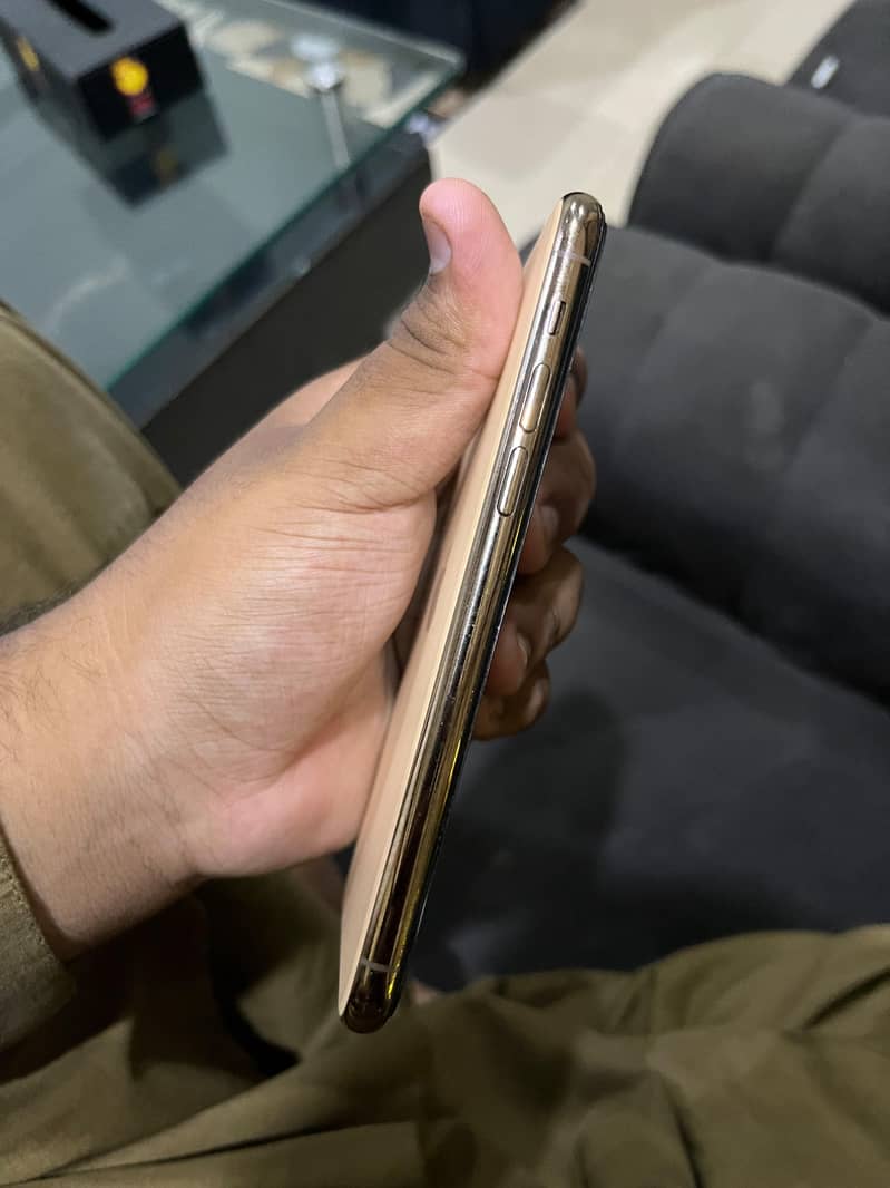 Apple iPhone 11 Pro 2