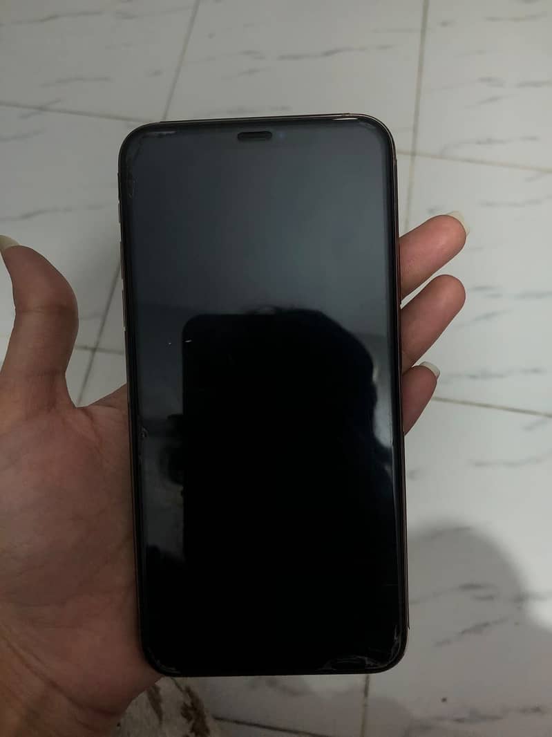 Apple iPhone 11 Pro Max 4