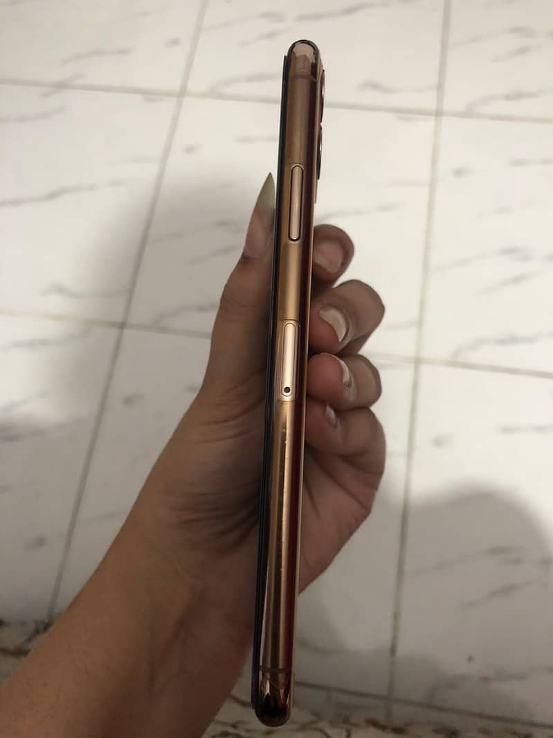 Apple iPhone 11 Pro Max 6
