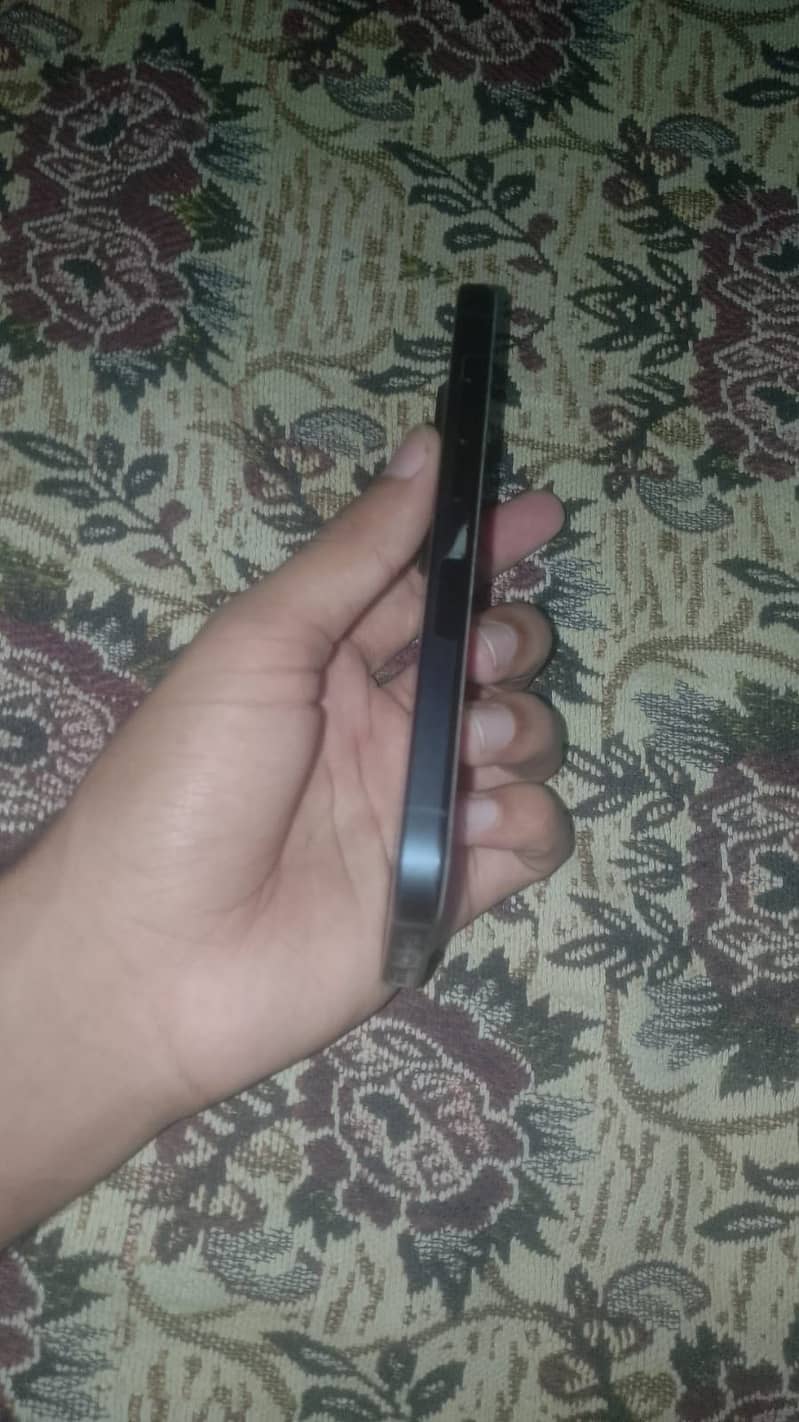 Apple iPhone 15 Pro 2