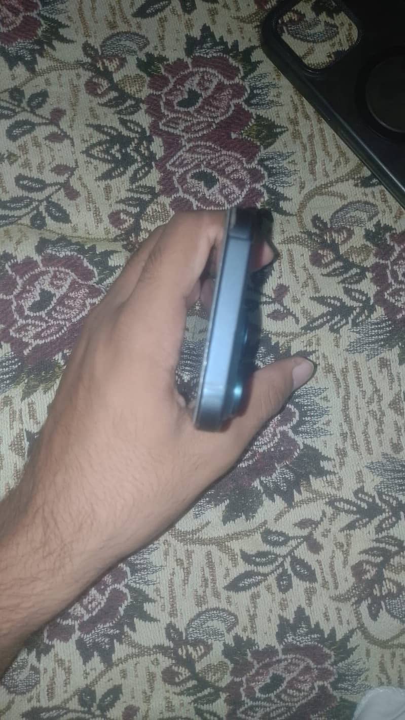 Apple iPhone 15 Pro 3