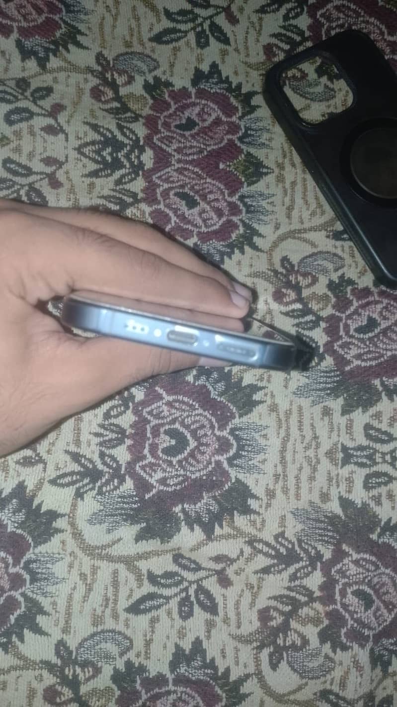 Apple iPhone 15 Pro 4