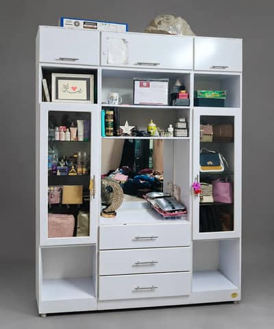 Customized Dressing Unit with Mirror & Glass Cabinets