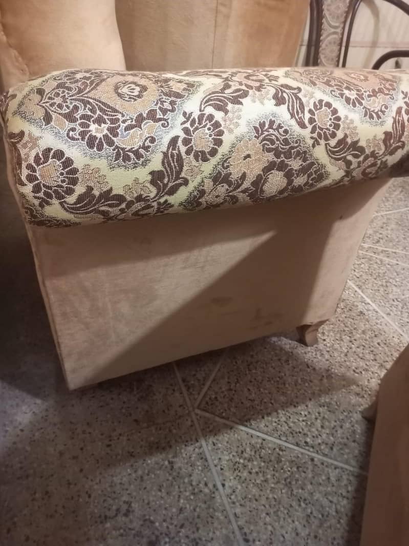 Sofa and coffee table 9