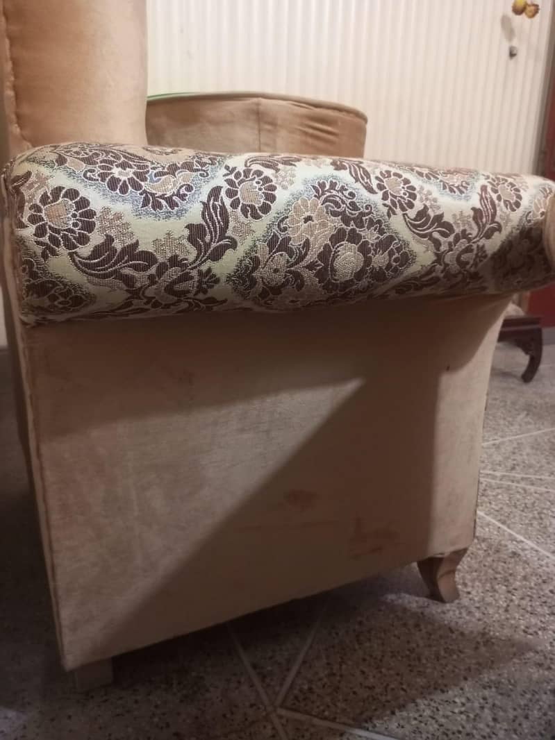 Sofa and coffee table 10