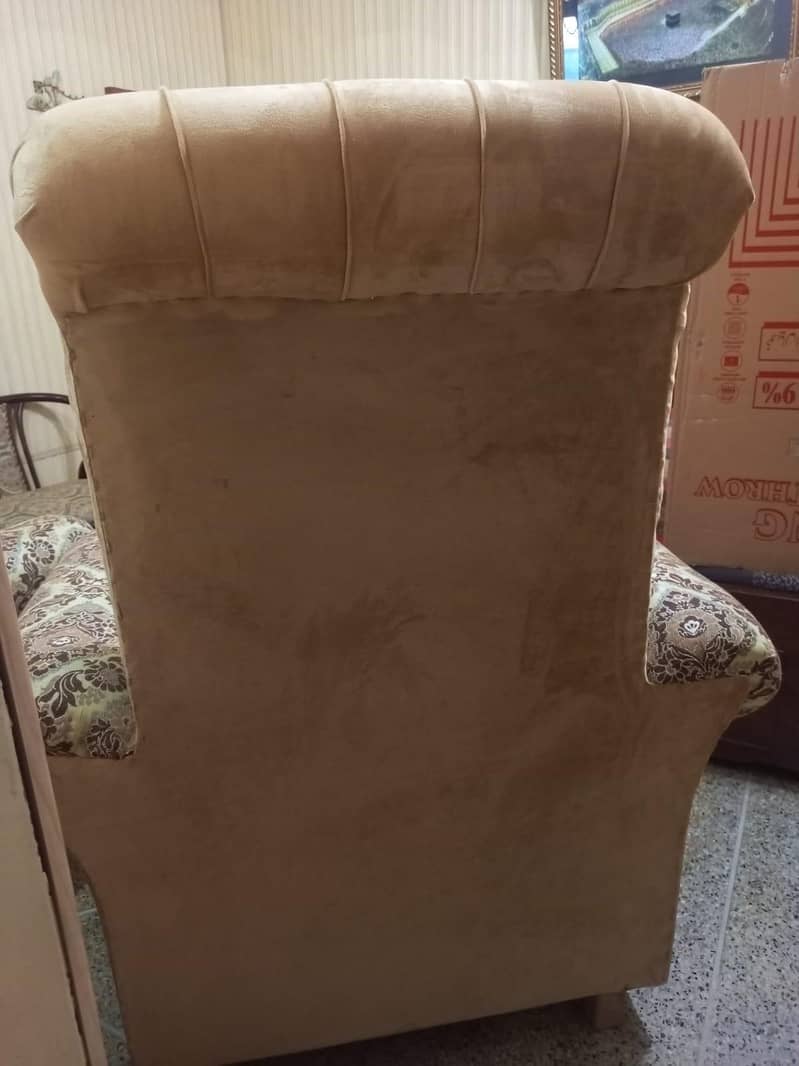 Sofa and coffee table 13