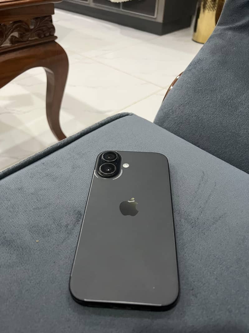 Apple iPhone 16 0
