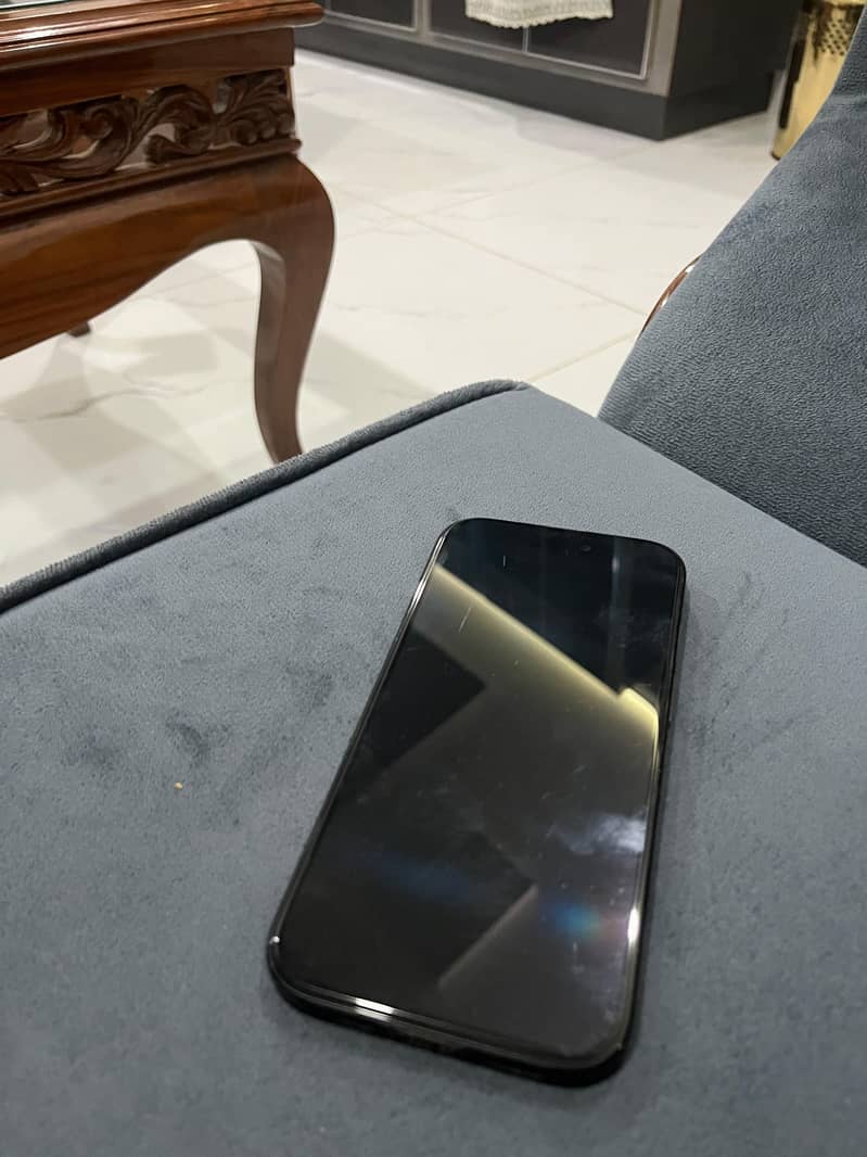 Apple iPhone 16 1