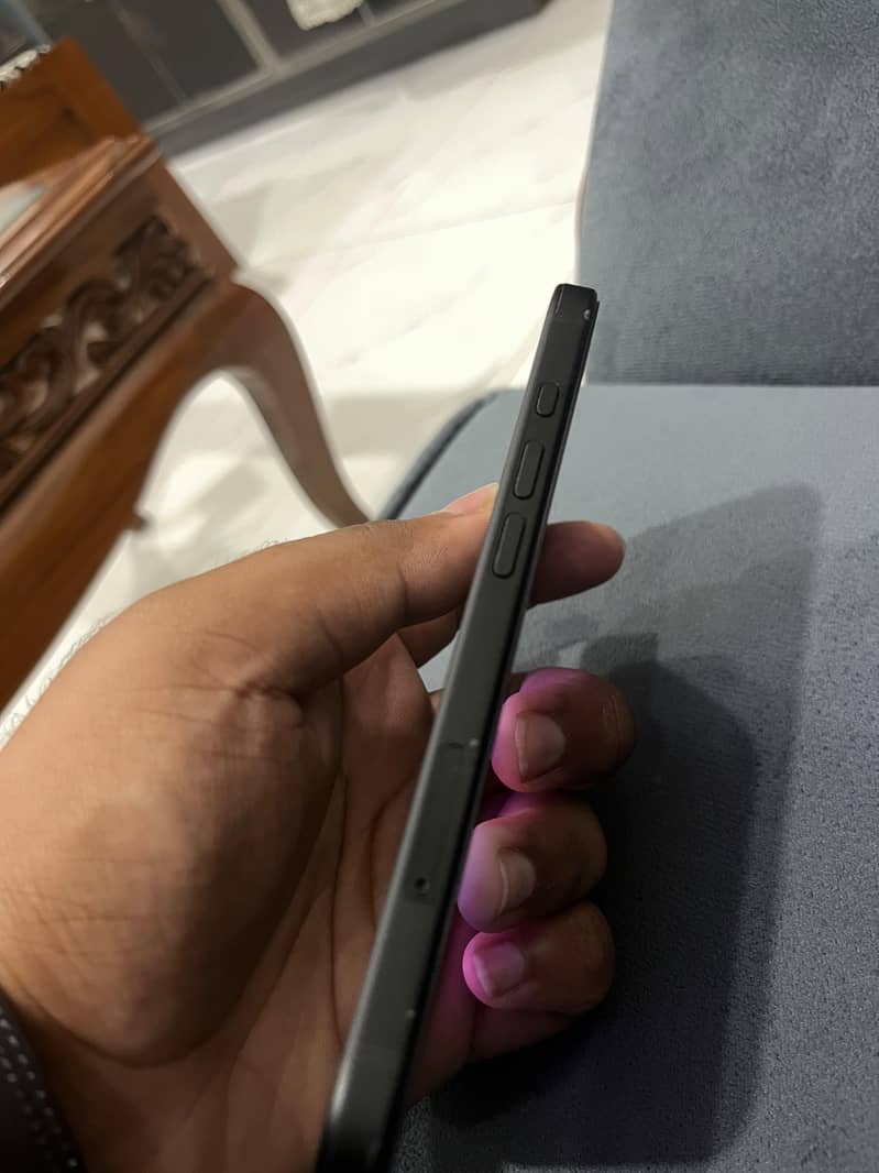 Apple iPhone 16 2
