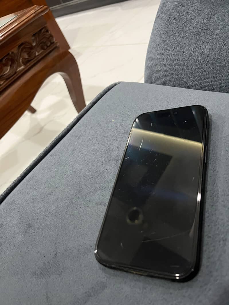 Apple iPhone 16 4