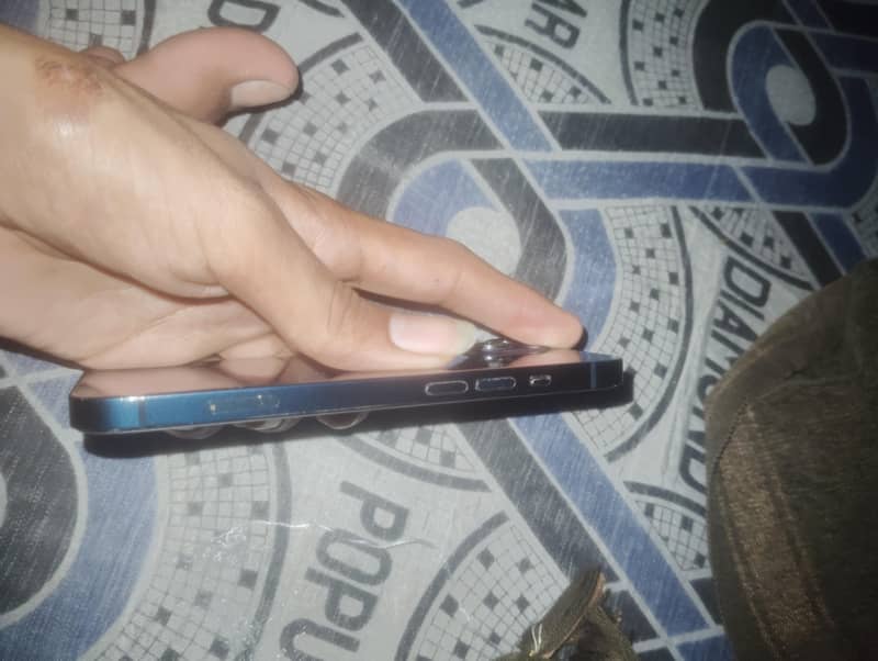Apple iPhone 13 2