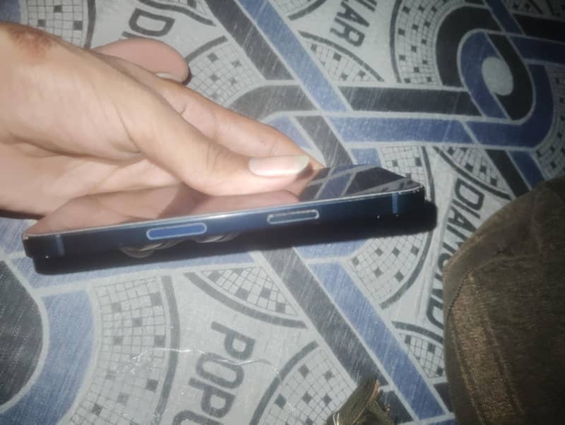 Apple iPhone 13 3