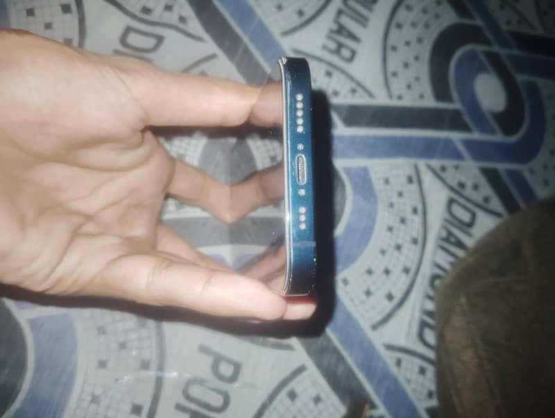 Apple iPhone 13 4