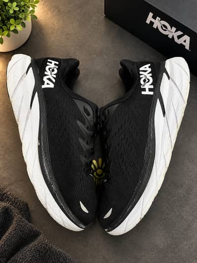 HOKA Clifton 8
