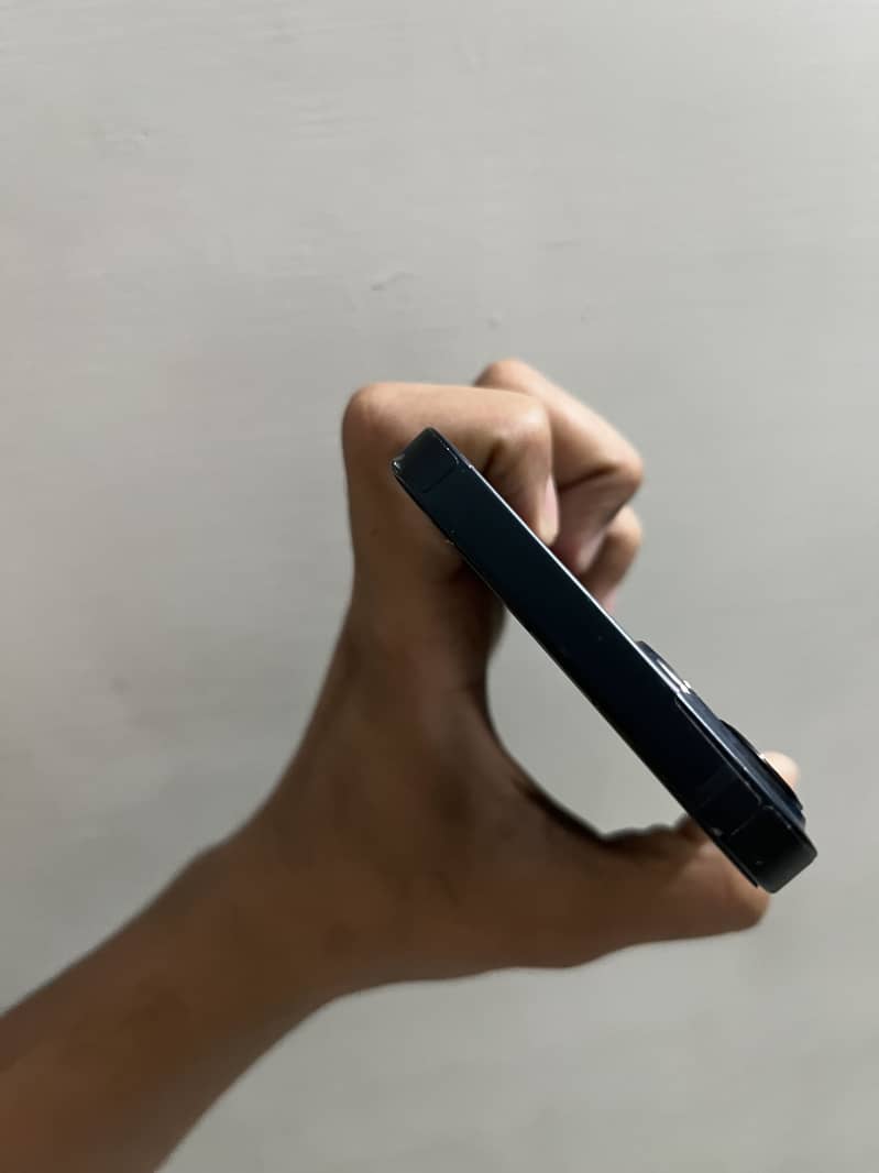 Apple iPhone 13 4