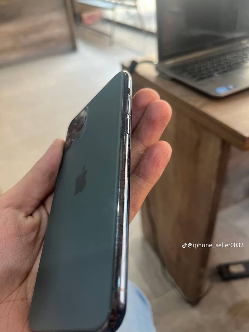 Apple iPhone 11 Pro Max 2