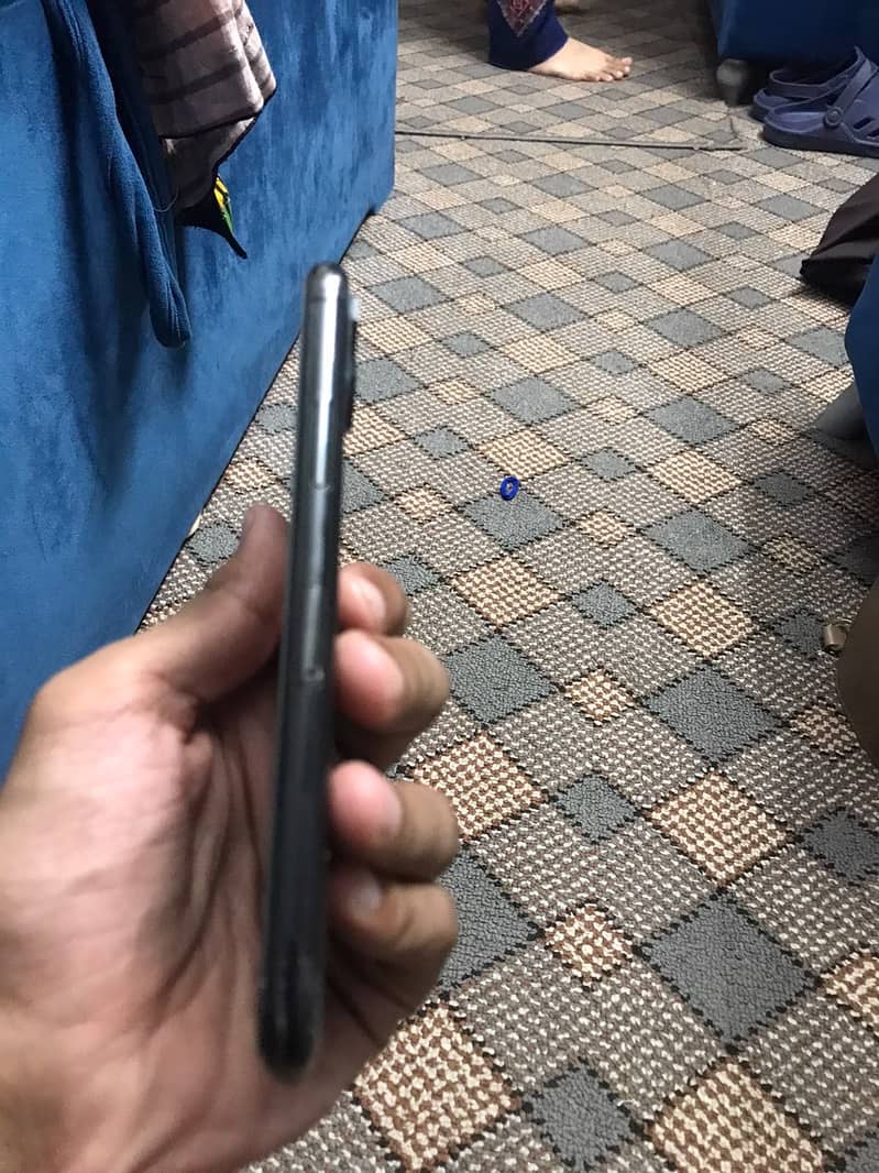 Apple iPhone 11 Pro 1