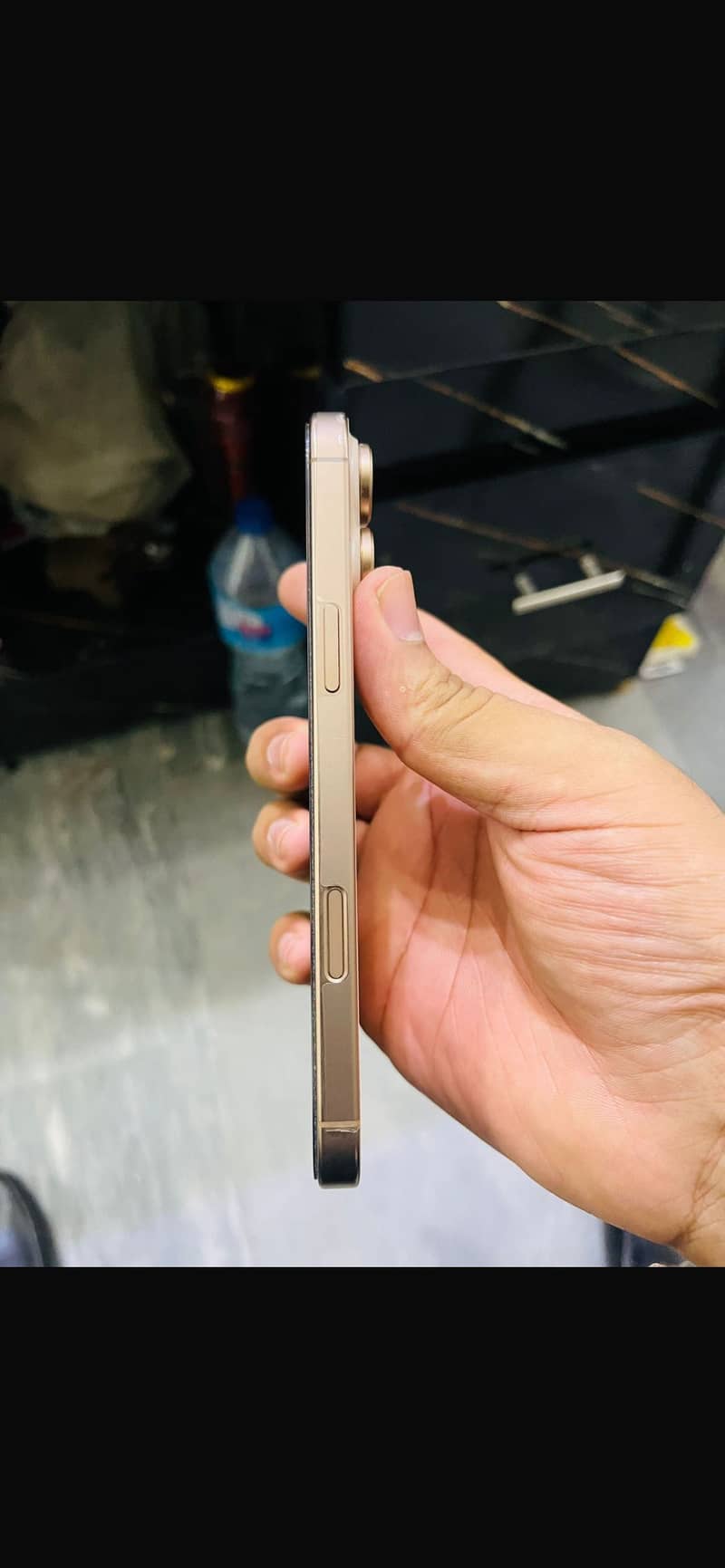 Apple iPhone 16 Pro Max 2