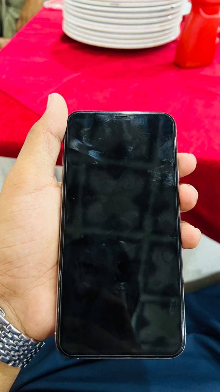 Apple iPhone XS Max 4