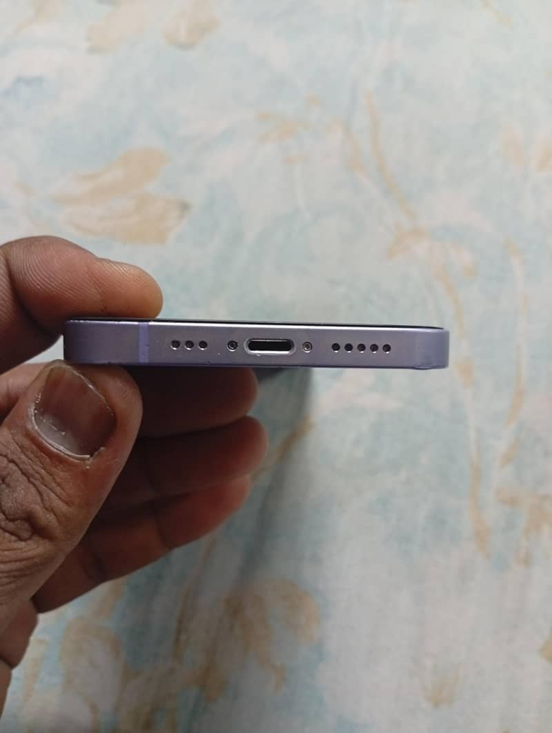 Apple iPhone 12 6