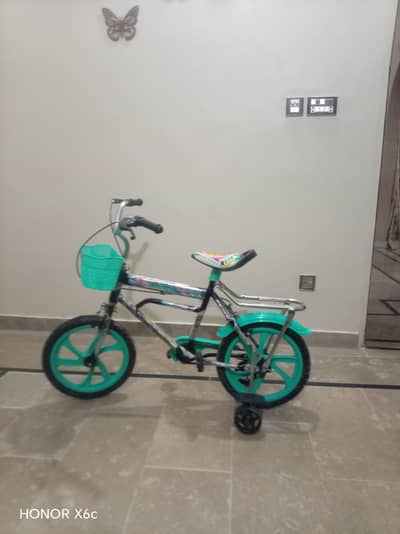 Almost new kids cylce best for 5-7 years kids