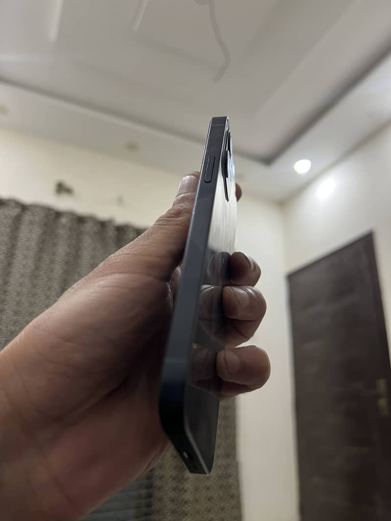 Apple iPhone 12 3
