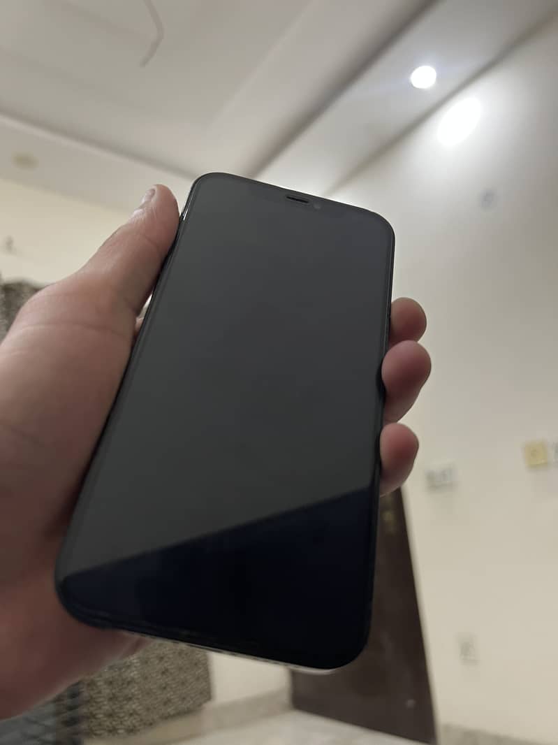Apple iPhone 12 4