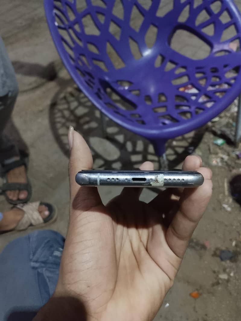 Apple iPhone 11 Pro 4