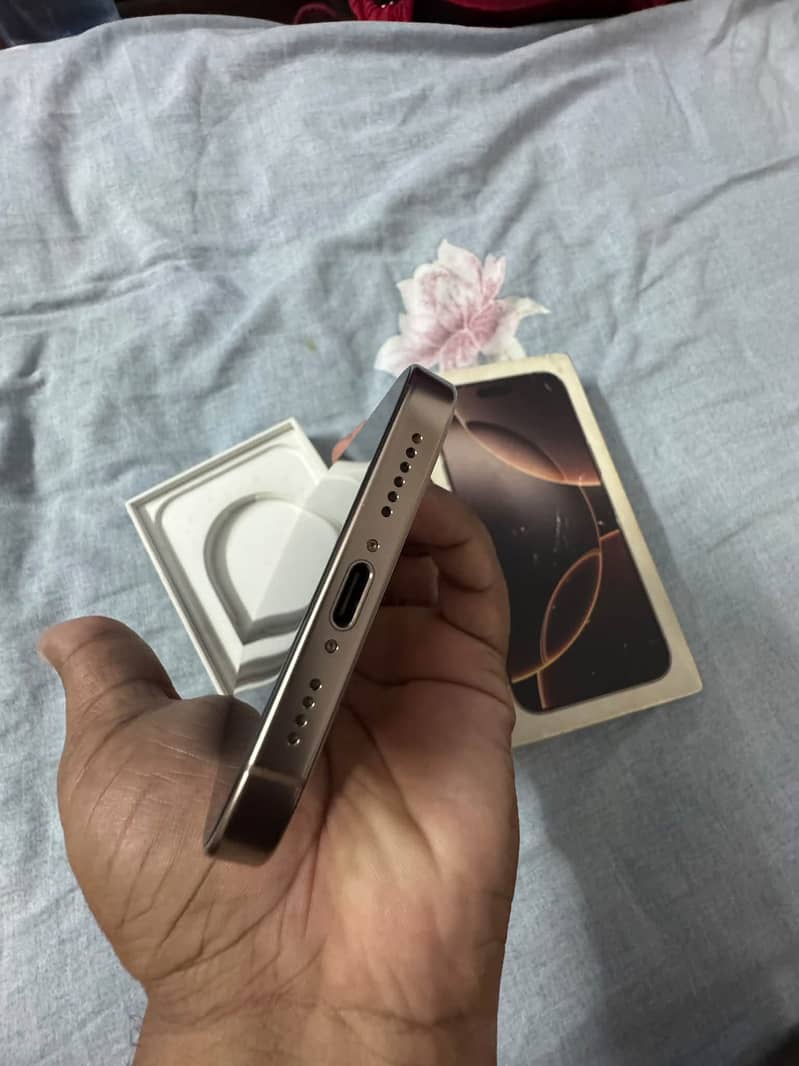 Apple iPhone 16 Pro Max 1