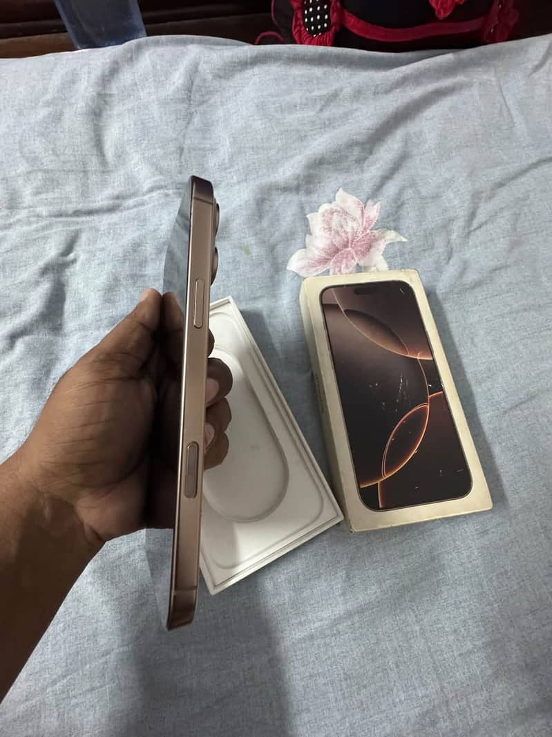 Apple iPhone 16 Pro Max 2