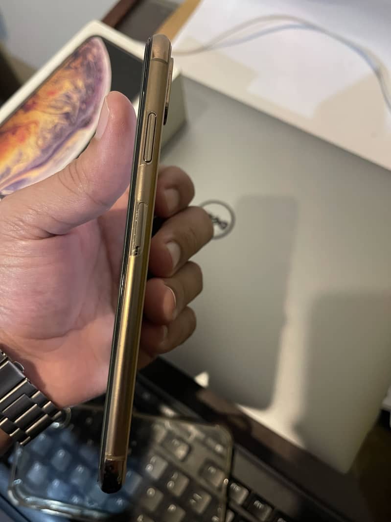 Apple iPhone XS Max 3
