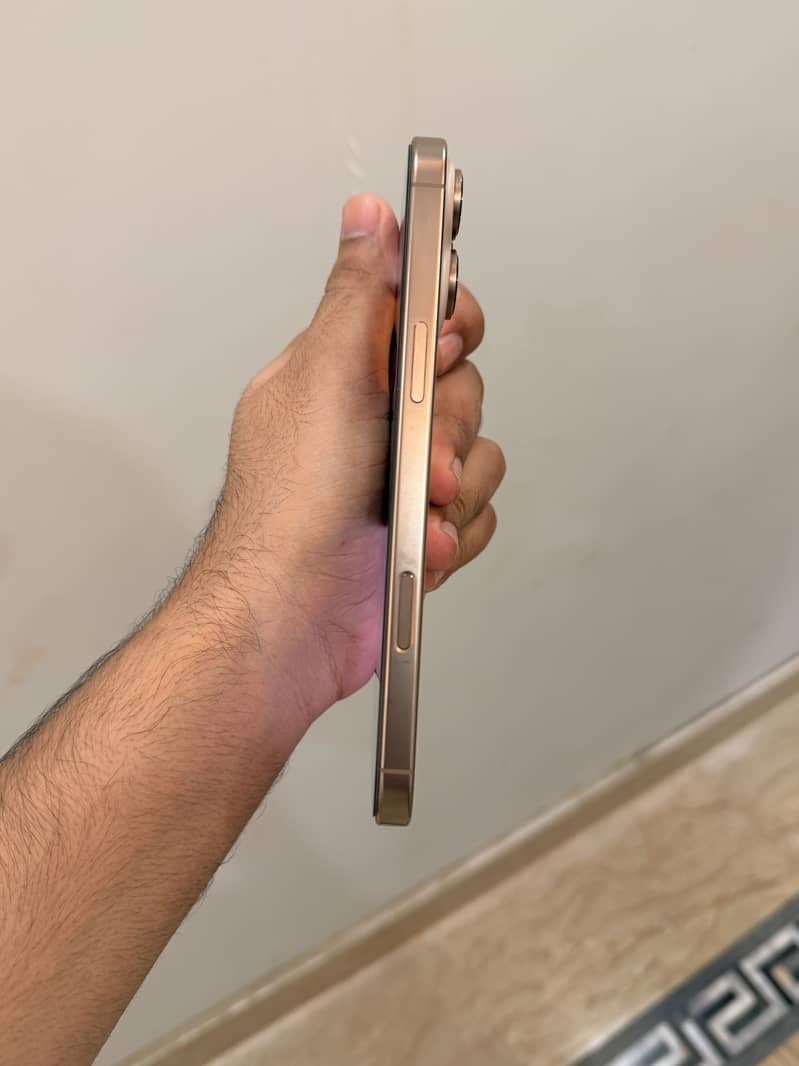 Apple iPhone 16 Pro Max 0