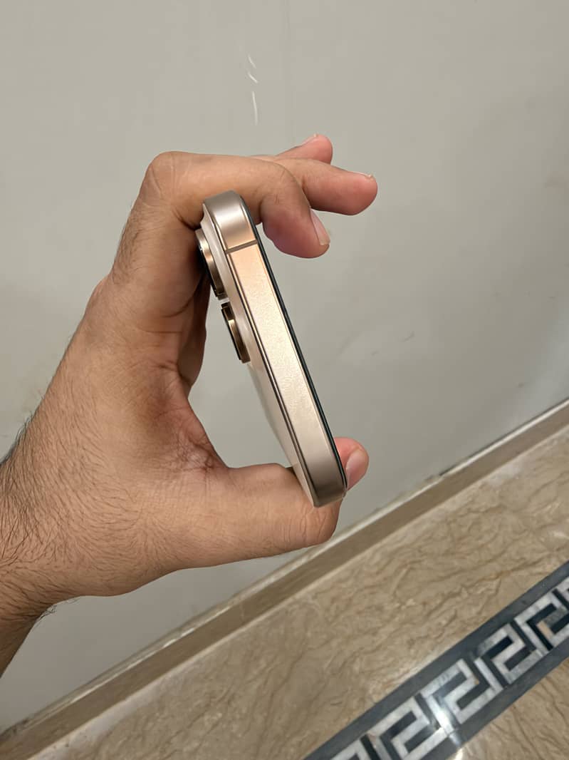 Apple iPhone 16 Pro Max 3