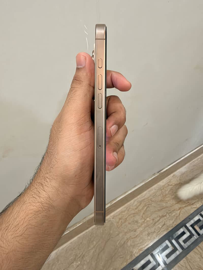 Apple iPhone 16 Pro Max 5