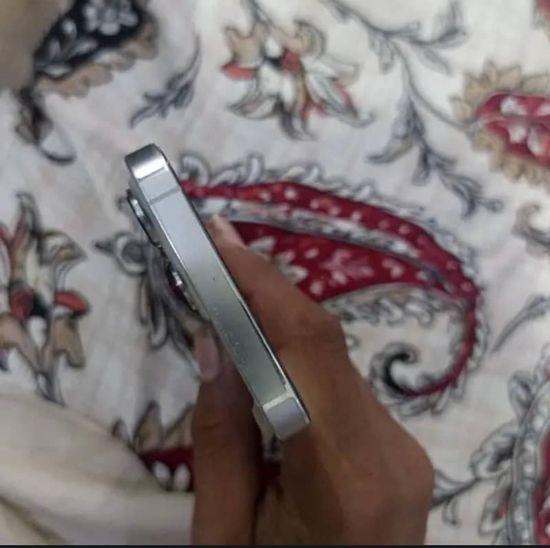 Apple iPhone 13 Pro 3