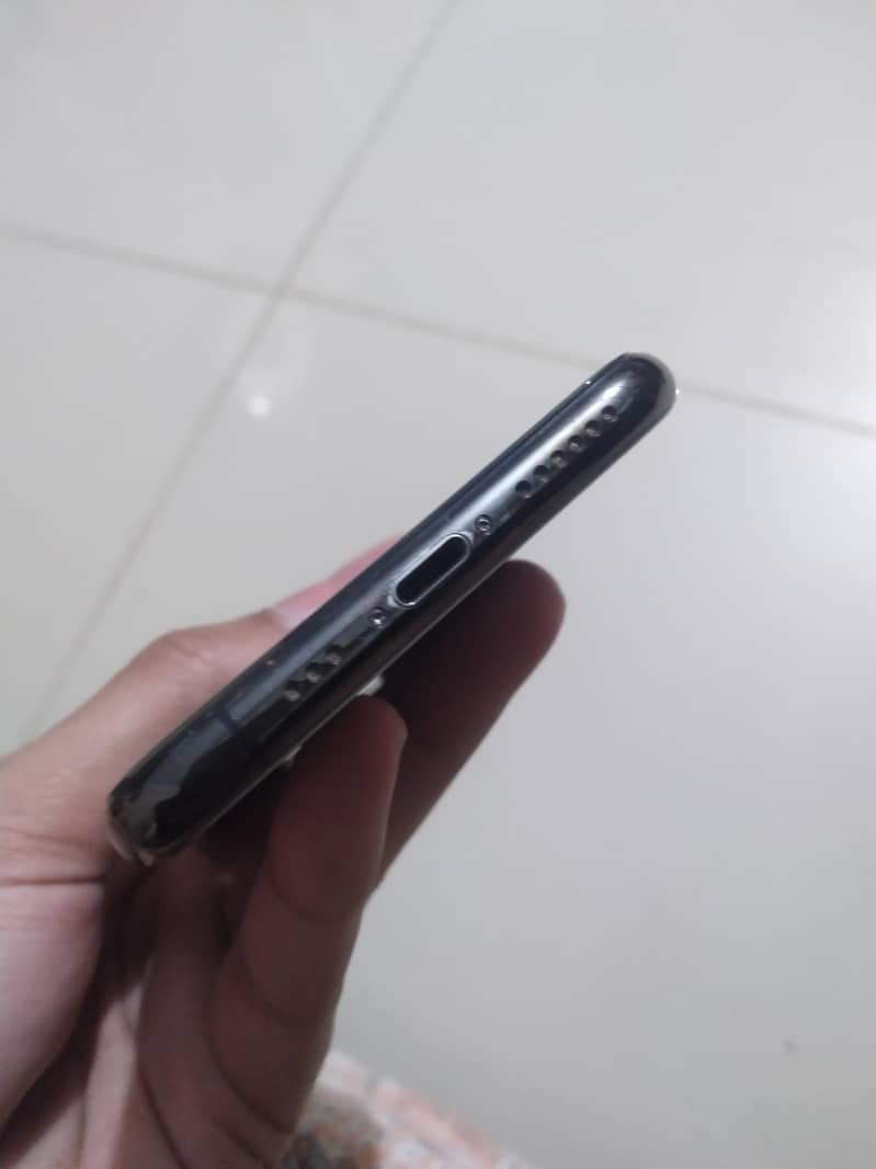 Apple iPhone XS 1