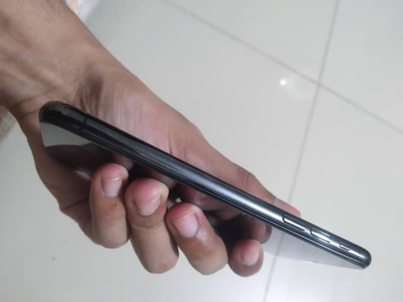 Apple iPhone XS 4