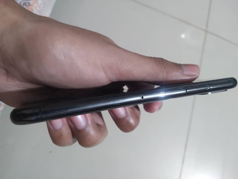 Apple iPhone XS 6