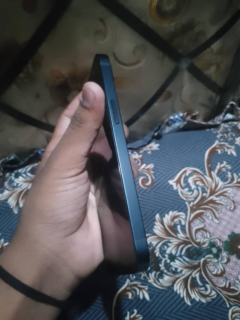 Apple iPhone 13 4