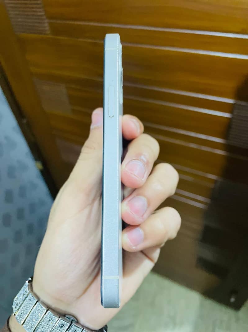 Apple iPhone 12 3