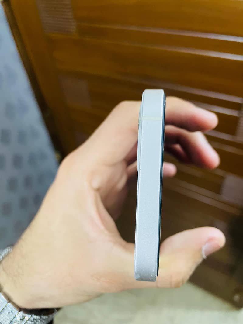 Apple iPhone 12 5