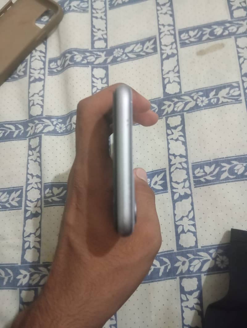 Apple iPhone 11 3