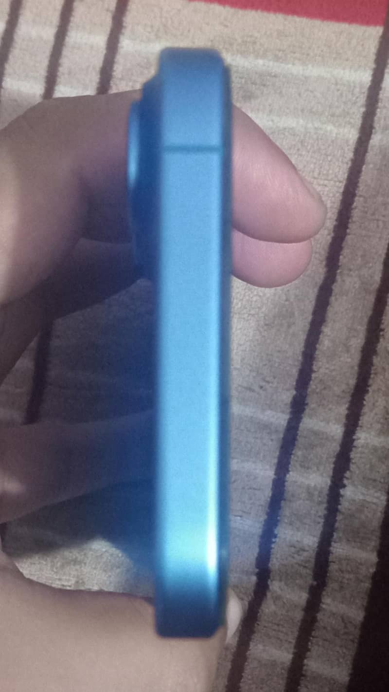 Apple iPhone 16 2