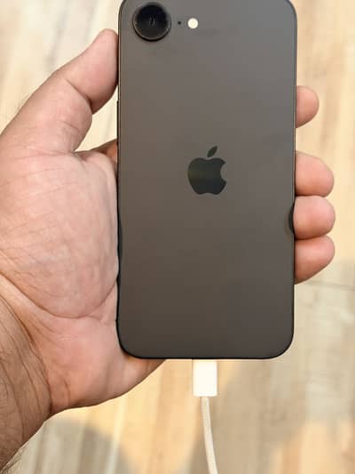 Apple iPhone 16e