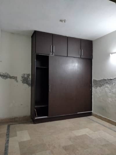 5 MARLA CORNER INDEPENDENT HOUSE AVAILABLE FOR RENT FOR SMART FAMILY