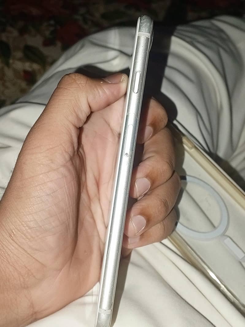 Apple iPhone 8 Plus 3