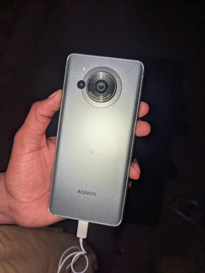 Sharp Aquos r7 5g 0