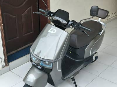 Tail-G LD F71 Electric Scotty 80 Km Range.