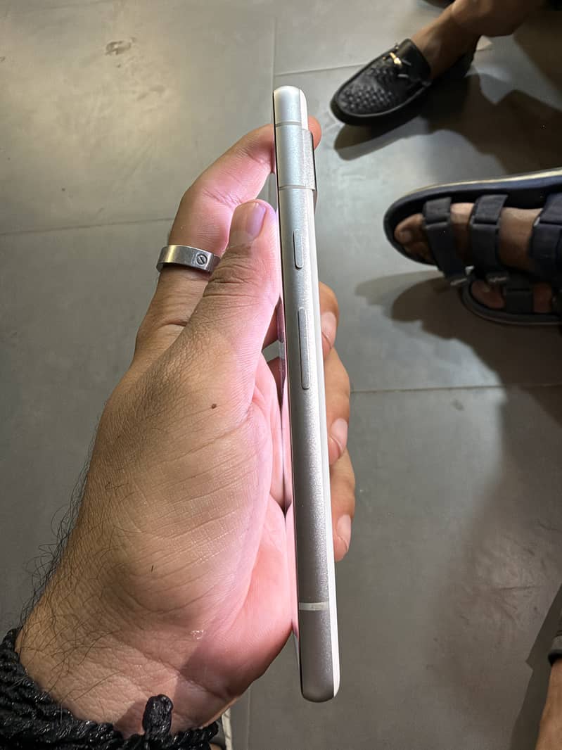 Google Pixel 7a 5